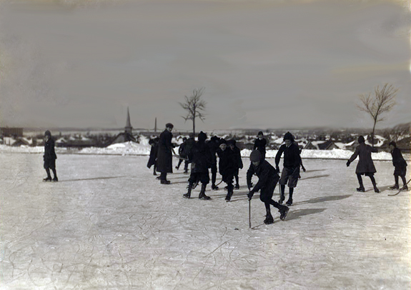 1912 New Bedford Boys and girls skating - www.WhalingCity.net